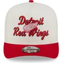 cappellino-visiera-curva-beige-e-rosso-snapback-9fifty-a-frame-chainstitch-di-detroit-red-wings-nhl-di-new-era