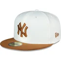 cappellino-piatto-bianco-e-marrone-regolabile-59fifty-chrome-toast-side-patch-dei-new-york-yankees-mlb-di-new-era