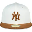 cappellino-piatto-bianco-e-marrone-regolabile-59fifty-chrome-toast-side-patch-dei-new-york-yankees-mlb-di-new-era