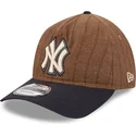 cappellino-curvo-marrone-e-blu-marino-regolabile-9twenty-a-frame-wool-pinstripe-di-new-york-yankees-mlb-di-new-era