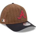 cappellino-curvo-marrone-e-blu-marino-regolabile-9twenty-a-frame-wool-pinstripe-di-atlanta-braves-mlb-di-new-era