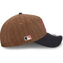 cappellino-curvo-marrone-e-blu-marino-regolabile-9twenty-a-frame-wool-pinstripe-di-boston-red-sox-mlb-di-new-era