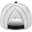 cappello-curvo-bianco-e-nero-snapback-9fifty-a-frame-satin-pinstripe-dei-chicago-white-sox-mlb-di-new-era