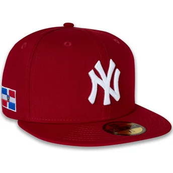 Cappello piatto rosso aderente 59FIFTY Side Dominican Republic dei New York Yankees MLB di New Era