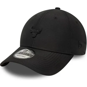 Cappellino curvo nero regolabile 9FORTY con spilla dei Chicago Bulls NBA di New Era