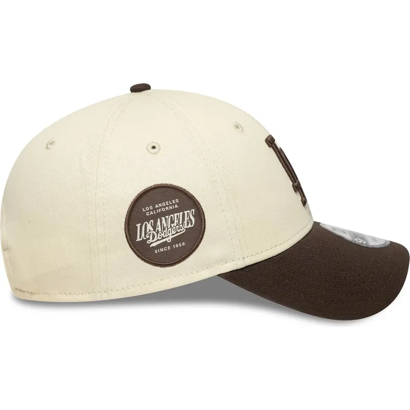 cappellino-visiera-curva-beige-e-marrone-regolabile-9forty-side-patch-di-los-angeles-dodgers-mlb-di-new-era