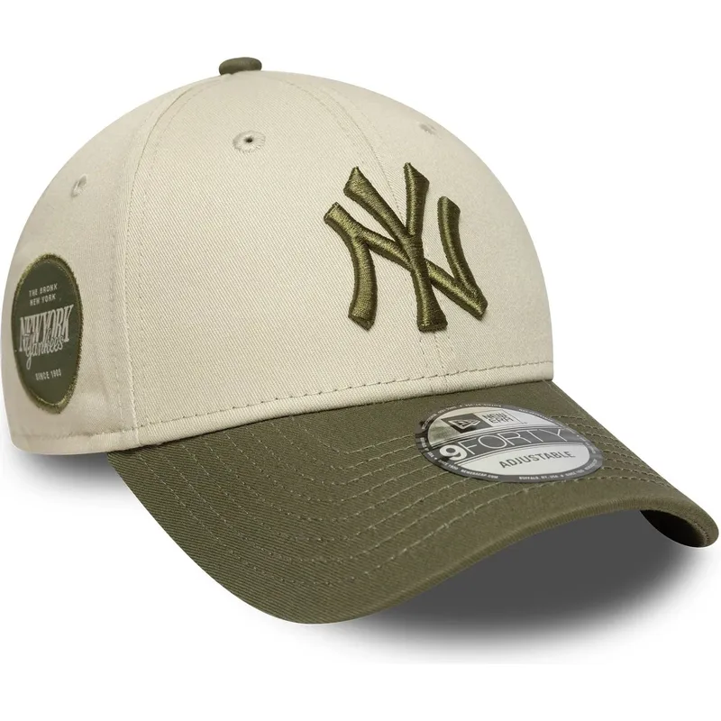 cappellino-curvo-beige-e-verde-regolabile-9forty-side-patch-di-new-york-yankees-mlb-di-new-era