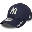 cappellino-curvo-blu-marino-regolabile-9forty-visor-script-di-new-york-yankees-mlb-di-new-era