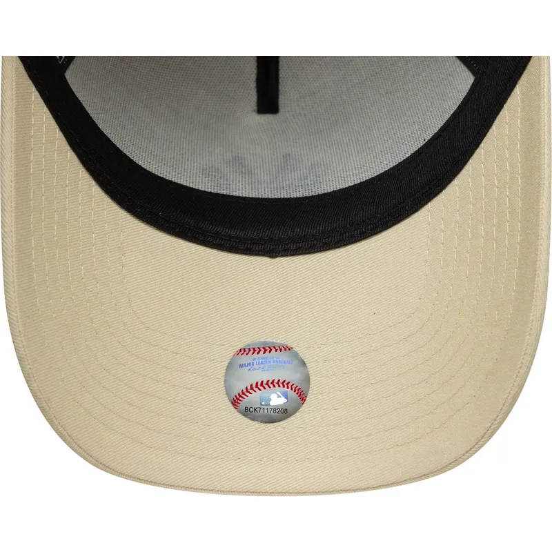 cappellino-curvo-beige-snapback-9forty-e-frame-side-patch-dei-new-york-yankees-mlb-di-new-era