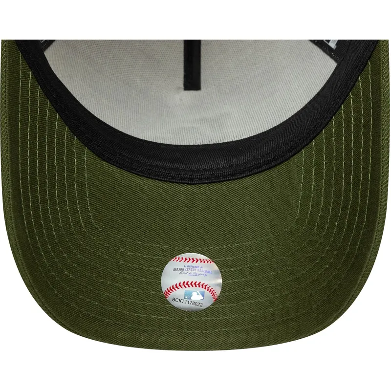 cappellino-curvo-beige-e-verde-snapback-9forty-e-frame-world-series-patch-di-los-angeles-dodgers-mlb-di-new-era