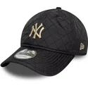 cappellino-curvo-nero-regolabile-con-logo-beige-9twenty-quilted-di-new-york-yankees-mlb-di-new-era