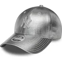cappellino-curvo-argento-regolabile-da-donna-9forty-metallic-dei-new-york-yankees-mlb-di-new-era