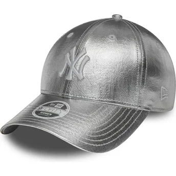 Cappellino curvo argentato regolabile da donna 9FORTY Metallic dei New York Yankees MLB di New Era