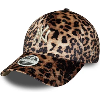 Cappellino curvo leopardato regolabile da donna 9FORTY Leo Velour dei New York Yankees MLB di New Era