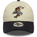 cappellino-curvo-beige-e-blu-navy-regolabile-per-bambino-9twenty-mascot-di-new-era