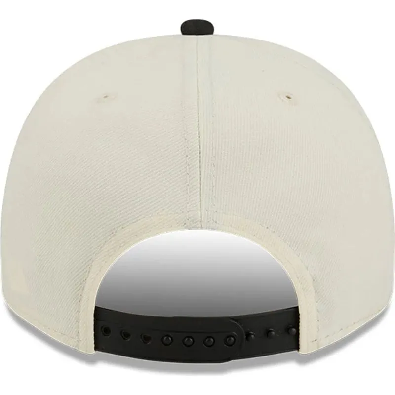 cappellino-curvo-beige-e-nero-snapback-9fifty-a-frame-precurved-hardwood-classics-di-chicago-bulls-nba-di-new-era