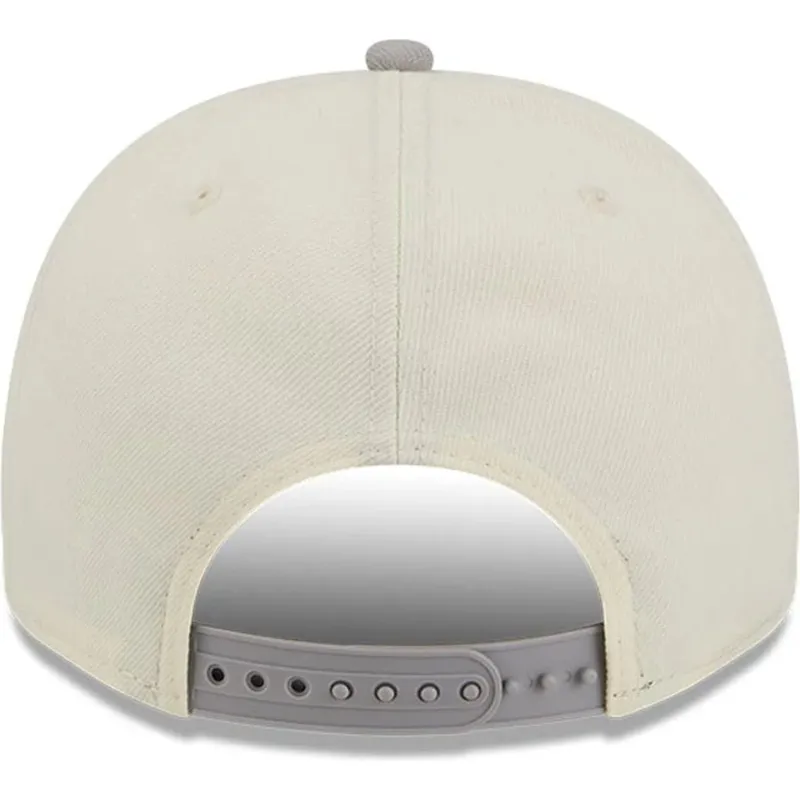 cappellino-curvo-beige-e-grigio-snapback-9fifty-a-frame-precurved-hardwood-classics-di-san-antonio-spurs-nba-di-new-era