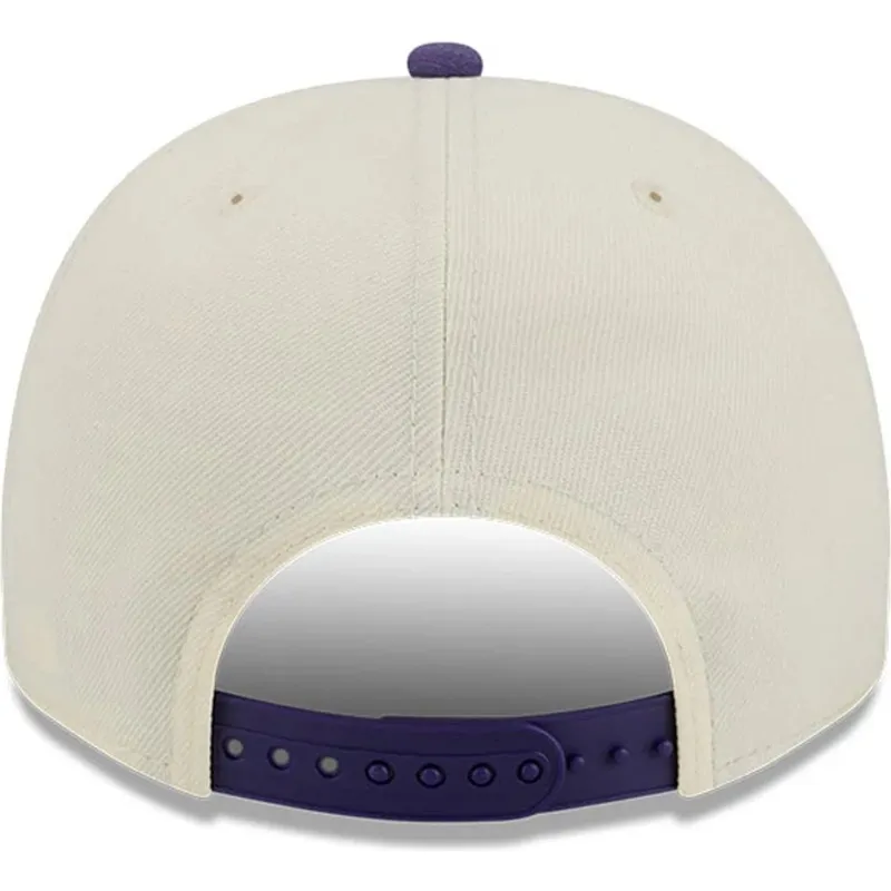 cappellino-curvo-beige-e-viola-snapback-9fifty-a-frame-precurved-hardwood-classics-di-utah-jazz-nba-di-new-era