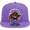 cappellino-piatto-viola-snapback-9fifty-a-frame-hardwood-classics-dei-toronto-raptors-nba-di-new-era