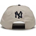 cappellino-curvo-beige-e-nero-snapback-rise-structured-dei-new-york-yankees-mlb-di-nike