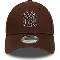 cappellino-curvo-marrone-regolabile-con-logo-marrone-9forty-outline-di-new-york-yankees-mlb-di-new-era