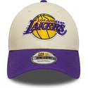 cappellino-con-visiera-curva-beige-e-viola-regolabile-9forty-colour-block-dei-los-angeles-lakers-nba-di-new-era