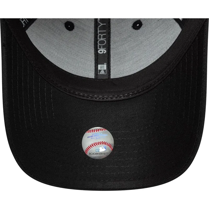 cappellino-curvo-nero-snapback-9forty-metallic-di-new-york-yankees-mlb-di-new-era