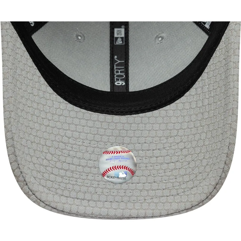 cappellino-curvo-grigio-snapback-con-logo-grigio-9forty-mesh-flawless-di-new-york-yankees-mlb-di-new-era