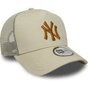 cappellino-trucker-beige-con-logo-marrone-a-frame-league-essential-dei-new-york-yankees-mlb-di-new-era