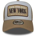 cappellino-trucker-bianco-e-marrone-a-frame-location-di-new-york-citta-e-spiagge-di-new-era