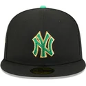 cappello-piatto-nero-aderente-59fifty-saint-patrick-s-day-dei-new-york-yankees-mlb-di-new-era