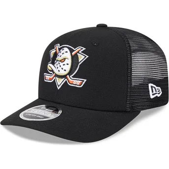 Cappellino trucker nero 9SEVENTY Stretch Snap Evergreen di Anaheim Ducks NHL di New Era