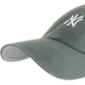 cappellino-curvo-verde-regolabile-con-logo-bianco-clean-up-base-runner-dei-new-york-yankees-mlb-di-47-brand