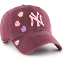 cappellino-curvo-granata-regolabile-clean-up-candy-heart-dei-new-york-yankees-mlb-di-47-brand