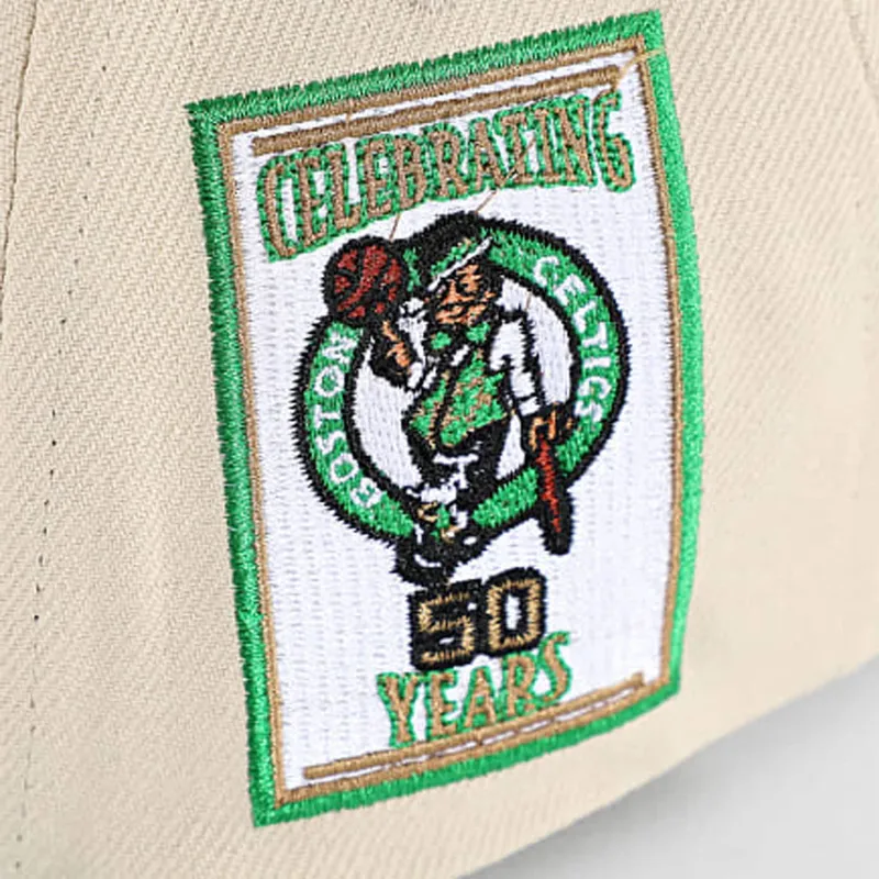 cappello-piatto-verde-e-beige-snapback-across-the-board-di-boston-celtics-nba-di-mitchell-ness
