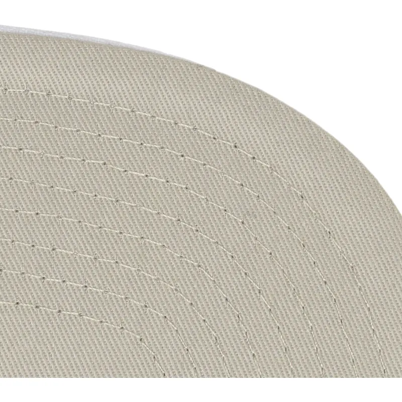 cappello-piatto-bianco-rosso-e-nero-bianco-snapback-old-cut-di-chicago-bulls-nba-di-mitchell-ness