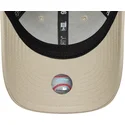 gorra-curva-beige-ajustable-con-logo-naranja-para-nino-9forty-league-essential-de-new-york-yankees-mlb-de-new-era