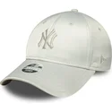 cappellino-curvo-verde-regolabile-da-donna-9forty-bow-back-satin-dei-new-york-yankees-mlb-di-new-era