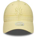 cappellino-curvo-giallo-regolabile-con-logo-giallo-da-donna-9twenty-seersucker-dei-new-york-yankees-mlb-di-new-era