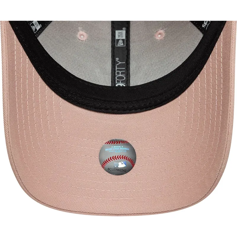 gorra-curva-rosa-ajustable-con-logo-rosa-para-mujer-9forty-league-essential-de-new-york-yankees-mlb-de-new-era