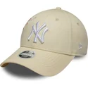cappellino-curvo-beige-regolabile-da-donna-9forty-floral-icon-side-dei-new-york-yankees-mlb-di-new-era