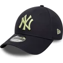 cappellino-curvo-blu-marino-regolabile-con-logo-giallo-9forty-league-essential-dei-new-york-yankees-mlb-di-new-era