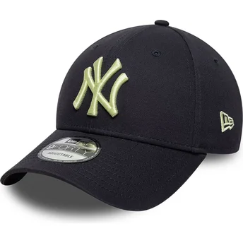 Cappellino curvo blu marino regolabile con logo giallo 9FORTY League Essential dei New York Yankees MLB di New Era