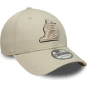 cappellino-curvo-beige-regolabile-con-logo-beige-9forty-team-outline-dei-los-angeles-lakers-nba-di-new-era