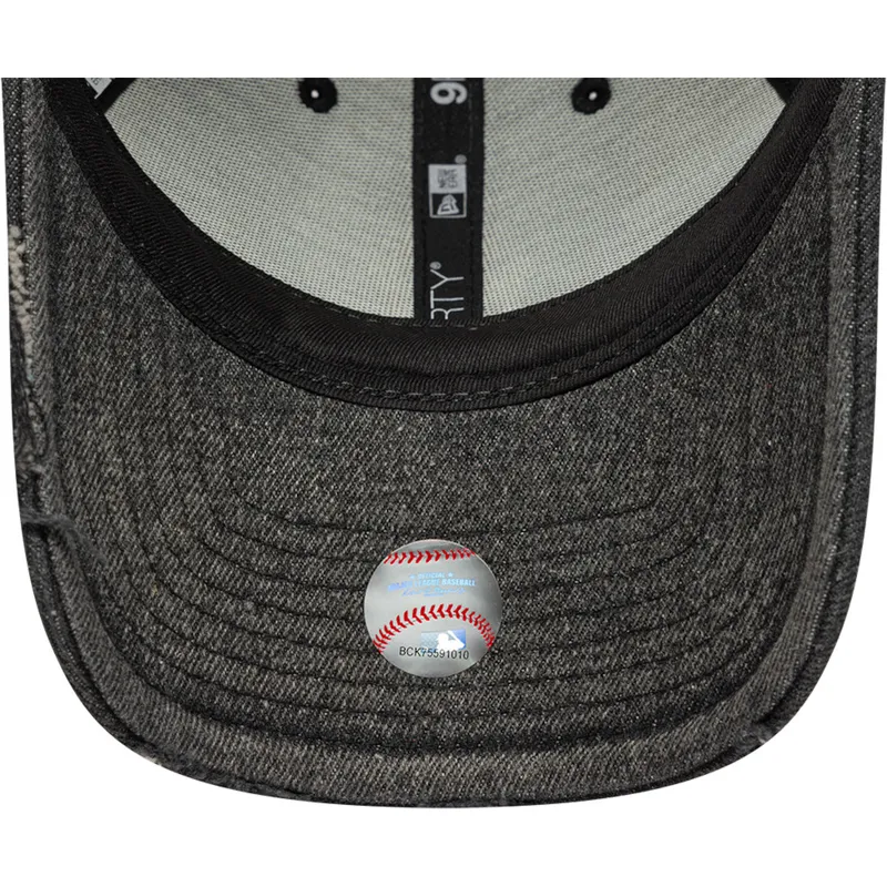 cappellino-curvo-nero-regolabile-9forty-acid-wash-denim-di-new-york-yankees-mlb-di-new-era