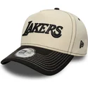cappellino-curvo-beige-e-nero-snapback-e-frame-city-icon-dei-los-angeles-lakers-nba-di-new-era