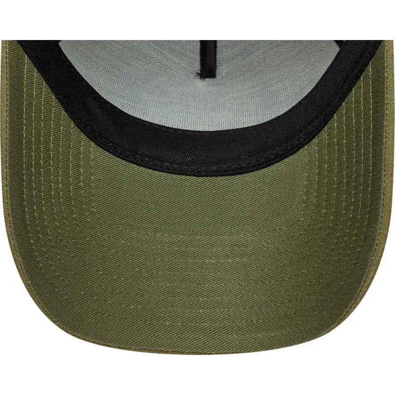 cappellino-curvo-verde-snapback-e-frame-patch-linen-di-new-era