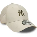 cappellino-trucker-beige-regolabile-con-logo-verde-9forty-homefield-midi-di-new-york-yankees-mlb-di-new-era