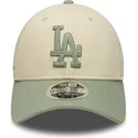 cappellino-visiera-curva-beige-e-verde-snapback-con-logo-verde-9forty-m-crown-side-script-dei-los-angeles-dodgers-mlb-di-new-era