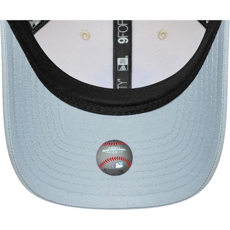 cappellino-curvo-beige-e-blu-snapback-con-logo-blu-9forty-m-crown-side-script-dei-new-york-yankees-mlb-di-new-era